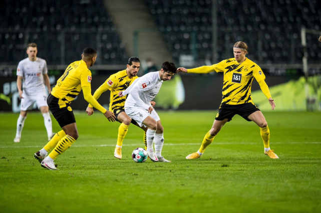  哈兰德连续三轮梅开二度领跑德甲射手榜  